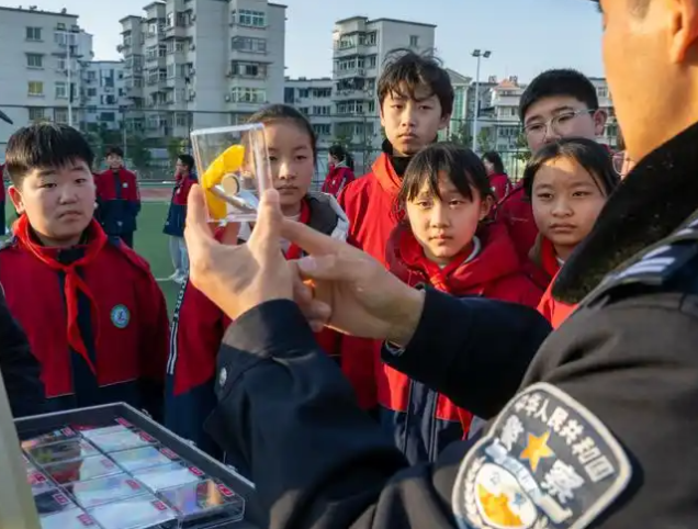 进行课程学习或展开全学科阅读推动讲堂